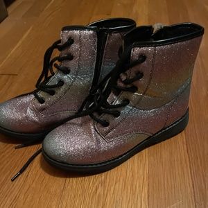 Girls’ boots
